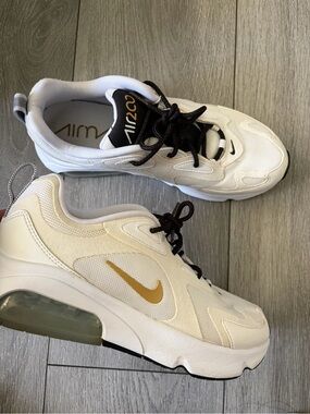 Nike Air Max 200
'Metallic Gold' women’s size 10